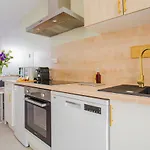 Idéal Pro&couple - 2 Thème Boho Chic Rdc&dandy 1er étage - Quartier Calme - Jardin - Wifi Hd - Smart Tv - Parking Gratuit - Proche Centre&transports - Ask *