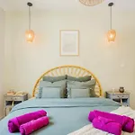 Апартаменты Ideal Pro & Couple - 2 Theme Boho Chic Rdc & Dandy 1er Etage - Quartier Calme - Jardin - Wifi Hd - Smart Tv - Parking Gratuit - Proche Centre & Transports - Ask