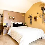 Ideal Pro & Couple - 2 Theme Boho Chic Rdc & Dandy 1er Etage - Quartier Calme - Jardin - Wifi Hd - Smart Tv - Parking Gratuit - Proche Centre & Transports - Ask *