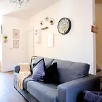 Апартаменты Ideal Pro & Couple - 2 Theme Boho Chic Rdc & Dandy 1er Etage - Quartier Calme - Jardin - Wifi Hd - Smart Tv - Parking Gratuit - Proche Centre & Transports - Ask Валансьен