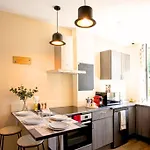 Ideal Pro & Couple - 2 Theme Boho Chic Rdc & Dandy 1er Etage - Quartier Calme - Jardin - Wifi Hd - Smart Tv - Parking Gratuit - Proche Centre & Transports - Ask