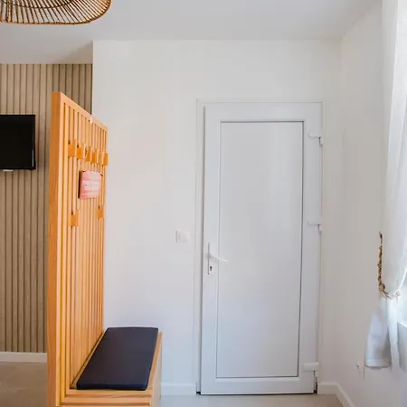 아파트 Ideal Pro & Couple - 2 Theme Boho Chic Rdc & Dandy 1er Etage - Quartier Calme - Jardin - Wifi Hd - Smart Tv - Parking Gratuit - Proche Centre & Transports - Ask *