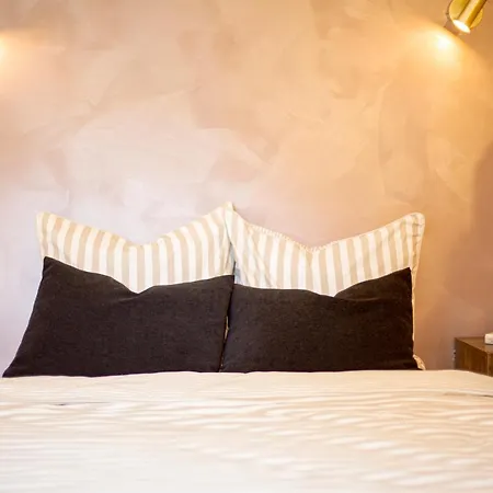 Ideal Pro & Couple - 2 Theme Boho Chic Rdc & Dandy 1er Etage - Quartier Calme - Jardin - Wifi Hd - Smart Tv - Parking Gratuit - Proche Centre & Transports - Ask