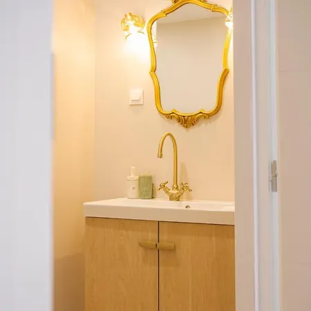 Apartment Boho Chic Duo: Tranquil Garden Retreat With Modern Comforts *