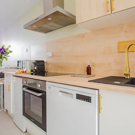 Ideal Pro & Couple - 2 Theme Boho Chic Rdc & Dandy 1er Etage - Quartier Calme - Jardin - Wifi Hd - Smart Tv - Parking Gratuit - Proche Centre & Transports - Ask *