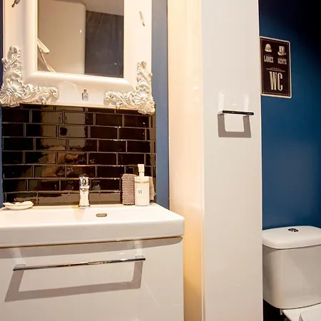 Ideal Pro & Couple - 2 Theme Boho Chic Rdc & Dandy 1er Etage - Quartier Calme - Jardin - Wifi Hd - Smart Tv - Parking Gratuit - Proche Centre & Transports - Ask Apartament Valenciennes