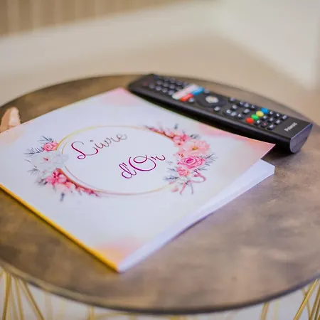 Ideal Pro & Couple - 2 Theme Boho Chic Rdc & Dandy 1er Etage - Quartier Calme - Jardin - Wifi Hd - Smart Tv - Parking Gratuit - Proche Centre & Transports - Ask 아파트