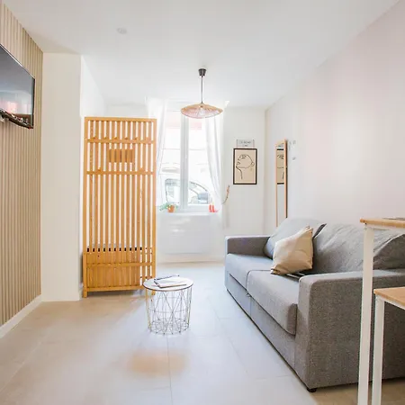 דירה Ideal Pro & Couple - 2 Theme Boho Chic Rdc & Dandy 1er Etage - Quartier Calme - Jardin - Wifi Hd - Smart Tv - Parking Gratuit - Proche Centre & Transports - Ask *