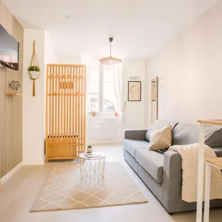 Ideal Pro & Couple - 2 Theme Boho Chic Rdc & Dandy 1er Etage - Quartier Calme - Jardin - Wifi Hd - Smart Tv - Parking Gratuit - Proche Centre & Transports - Ask فالنسيان