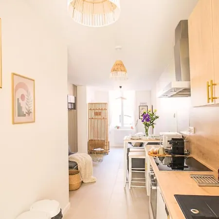 Ideal Pro & Couple - 2 Theme Boho Chic Rdc & Dandy 1er Etage - Quartier Calme - Jardin - Wifi Hd - Smart Tv - Parking Gratuit - Proche Centre & Transports - Ask * فالنسيان