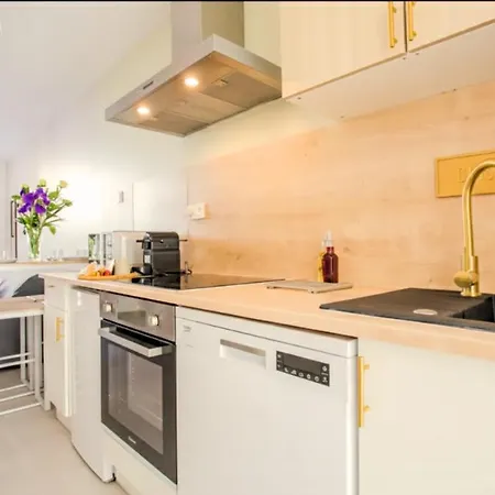 Ideal Pro & Couple - 2 Theme Boho Chic Rdc & Dandy 1er Etage - Quartier Calme - Jardin - Wifi Hd - Smart Tv - Parking Gratuit - Proche Centre & Transports - Ask Apartament