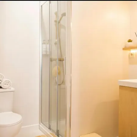Ideal Pro & Couple - 2 Theme Boho Chic Rdc & Dandy 1er Etage - Quartier Calme - Jardin - Wifi Hd - Smart Tv - Parking Gratuit - Proche Centre & Transports - Ask Apartament *