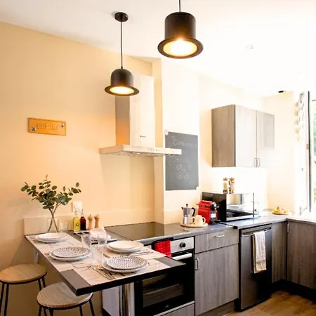 Ideal Pro & Couple - 2 Theme Boho Chic Rdc & Dandy 1er Etage - Quartier Calme - Jardin - Wifi Hd - Smart Tv - Parking Gratuit - Proche Centre & Transports - Ask