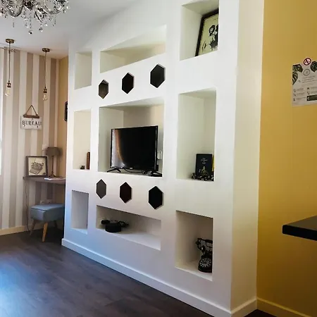 Apartament Ideal Pro & Couple - 2 Theme Boho Chic Rdc & Dandy 1er Etage - Quartier Calme - Jardin - Wifi Hd - Smart Tv - Parking Gratuit - Proche Centre & Transports - Ask Valenciennes